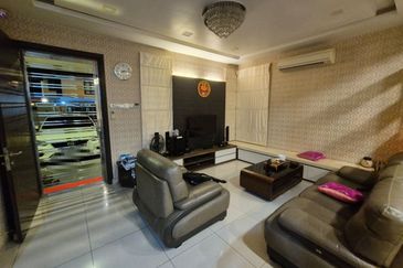 Maple Red, Adda Heights