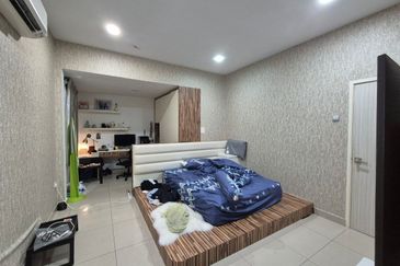 Maple Red, Adda Heights