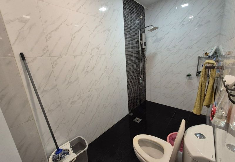 Maple Red, Adda Heights