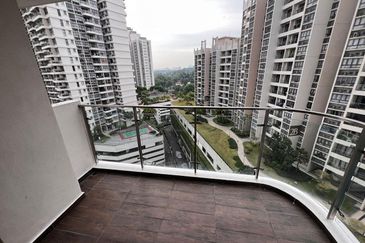 Baypoint @ Country Garden Danga Bay