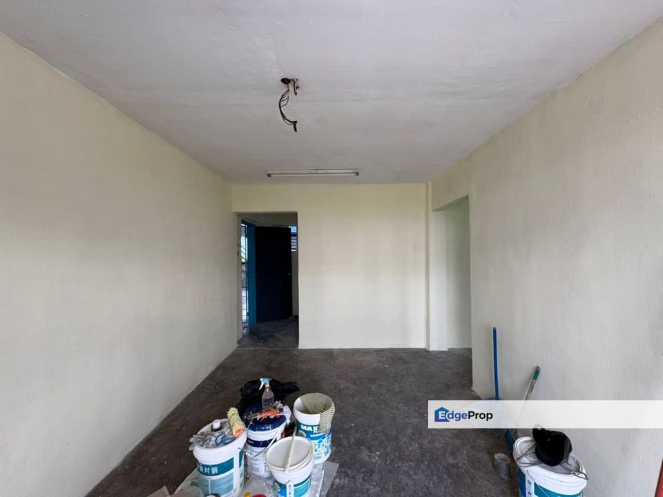 Haji Manan Flat @ Kluang 3Bed 2Bath for Sale (100% full loan), Johor, Kluang