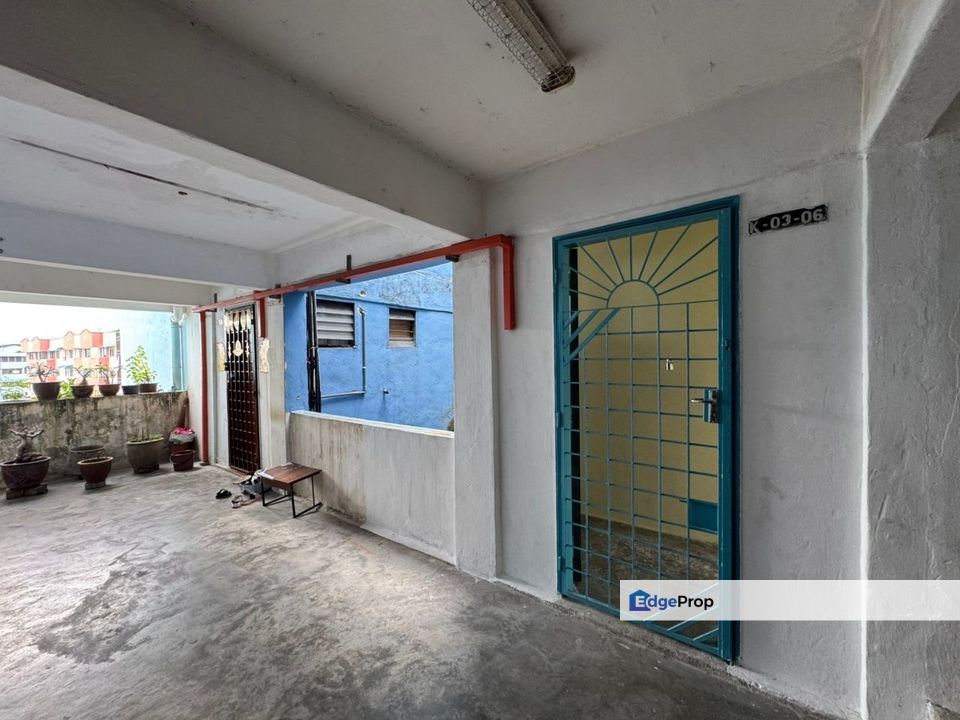 Haji Manan Flat @ Kluang 3Bed 2Bath for Sale (100% full loan), Johor, Kluang