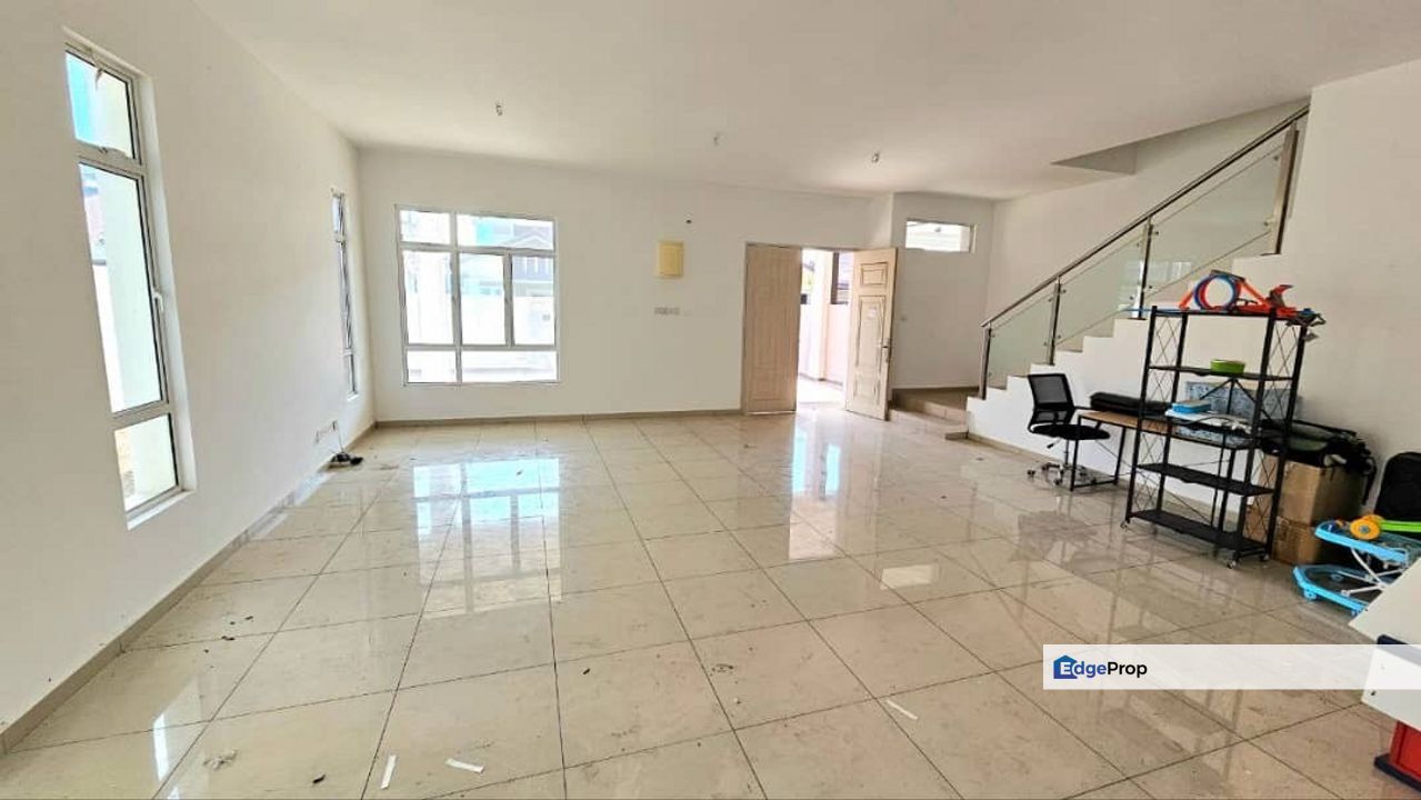 Taman Kluang Perdana Double Storey Semi D Cluster House for Sale, Johor, Kluang