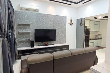 Bukit Indah Avenue 26 @ Villosa