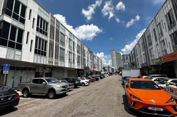 Oasis 2 @ Tropicana Danga Cove