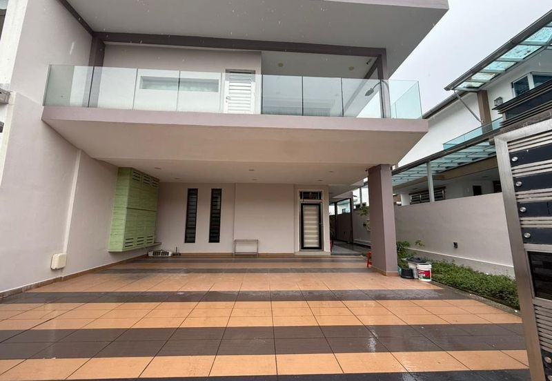 Maple Red, Adda Heights