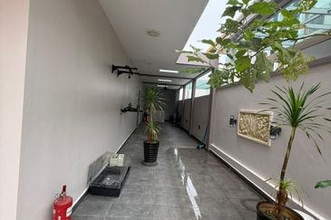 Maple Red, Adda Heights