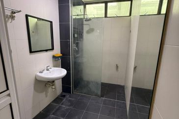 Maple Red, Adda Heights