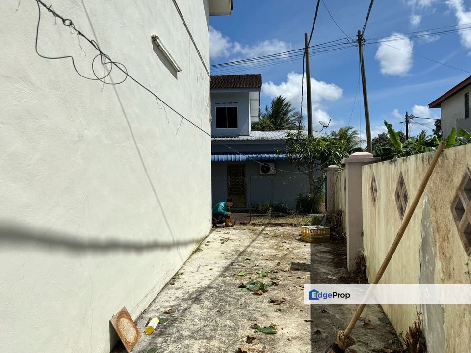 Taman Pelangi @ Kluang 2 Storey Endlot Medium Cost House for Sale, Johor, Kluang