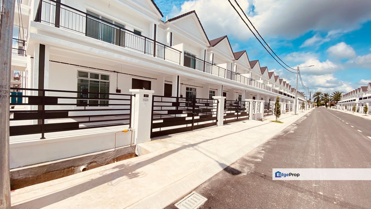 Taman Putera Indah @ Batu Pahat 2 Storey Endlot Terrace House, Johor, Batu Pahat