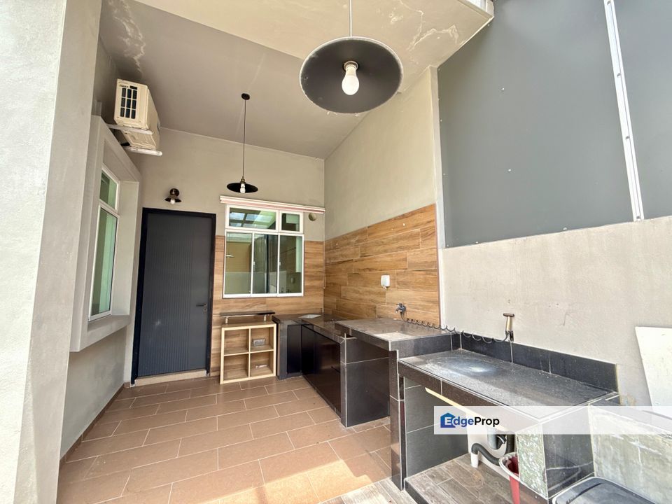 Taman Kluang Perdana Double Storey Semi D for Rent, Johor, Kluang