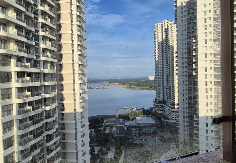 Baypoint @ Country Garden Danga Bay