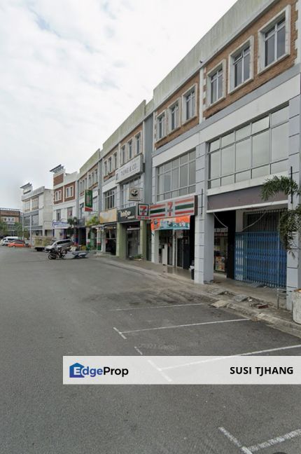 Taman Nusa Sentral Three Storey END LOT Shoplot for sale , Johor, 