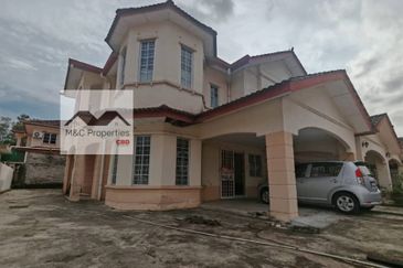 Taman Belimbing Heights 2 Storey Semi-D with Huge Parking Lot For Sale