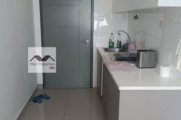 Straz Valley Nilai Service Residence Apartment Soho Unit For Sale!!