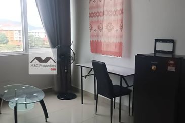 Straz Valley Nilai Service Residence Apartment Soho Unit For Sale!!