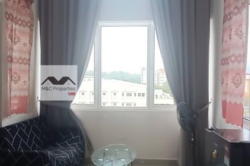 Straz Valley Nilai Service Residence Apartment Soho Unit For Sale!!