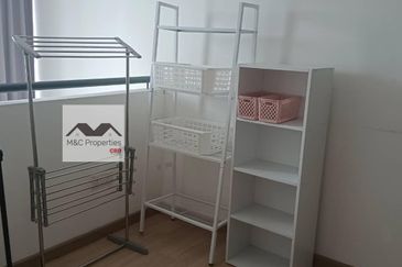 Straz Valley Nilai Service Residence Apartment Soho Unit For Sale!!