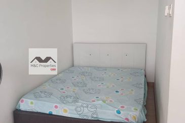 Straz Valley Nilai Service Residence Apartment Soho Unit For Sale!!