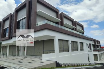 Ikon Centrio End Lot 2.5 Storey 33 x 75 Shop Lot Seremban 2 For Rent!!