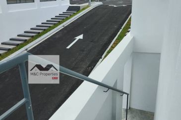 Ikon Centrio End Lot 2.5 Storey 33 x 75 Shop Lot Seremban 2 For Rent!!