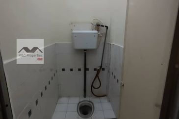 Taman Aman Ground Floor Shop Office Bandar Baru Lukut For Rent!!