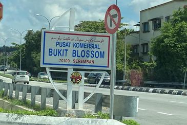 Pusat Komersial Bukit Blossom Facing Road 2 Storey Shop Office Fr Rent