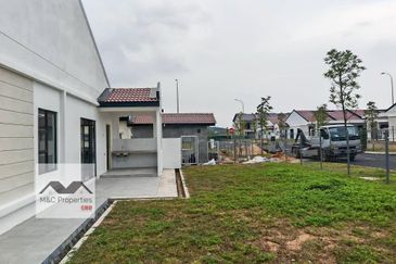 Nada Embun Corner Lot Brand New 1 Storey Terrace Seremban For Sale!!