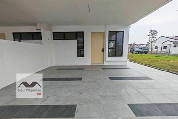 Nada Embun Corner Lot Brand New 1 Storey Terrace Seremban For Sale!!