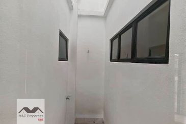 Nada Embun Corner Lot Brand New 1 Storey Terrace Seremban For Sale!!