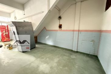 Seremban Town 2 Storey Shop Warehouse 20 x 65 With Extra Land For Sale