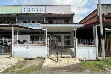 Seremban Town 2 Storey Shop Warehouse 20 x 65 With Extra Land For Sale