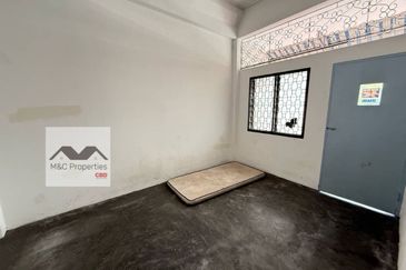 Seremban Town 2 Storey Shop Warehouse 20 x 65 With Extra Land For Sale