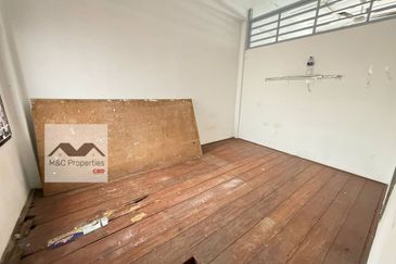 Seremban Town 2 Storey Shop Warehouse 20 x 65 With Extra Land For Sale