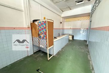 Seremban Town 2 Storey Shop Warehouse 20 x 65 With Extra Land For Sale
