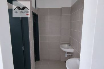 Irama Biz Sendayan Brand New 2 Storey Shop lot Seremban For Rent!!