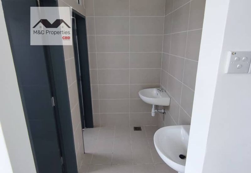 Irama Biz Sendayan Brand New 2 Storey Shop lot Seremban For Rent!!