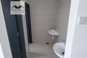 Irama Biz Sendayan Brand New 2 Storey Shop lot Seremban For Rent!!