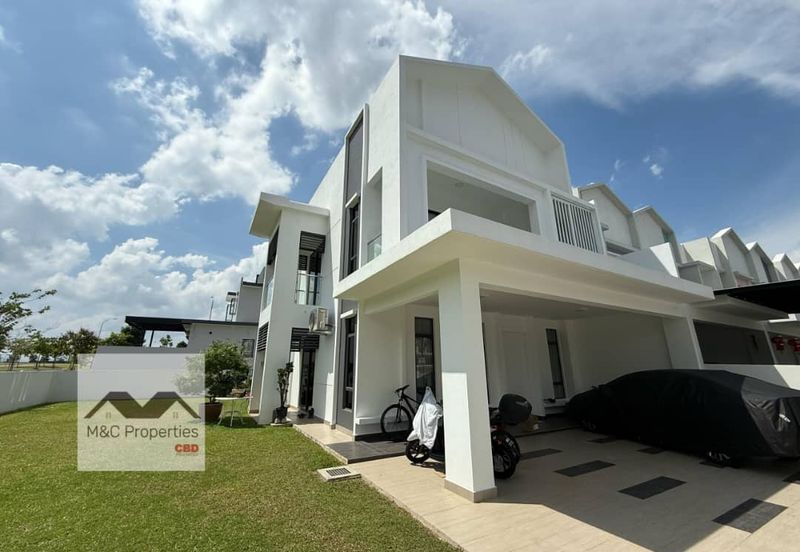 Arden Hills Corner Lot Renovated 2 Storey Terrace Seremban For Sale!!