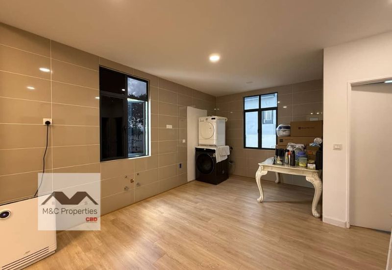 Arden Hills Corner Lot Renovated 2 Storey Terrace Seremban For Sale!!