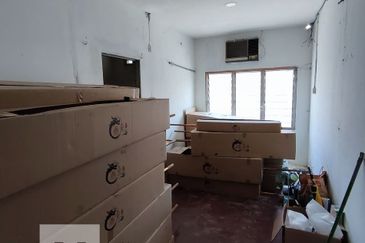 Taman Bidara Facing Main Road 2 Storey Shop Rahang Seremban For Sale!!