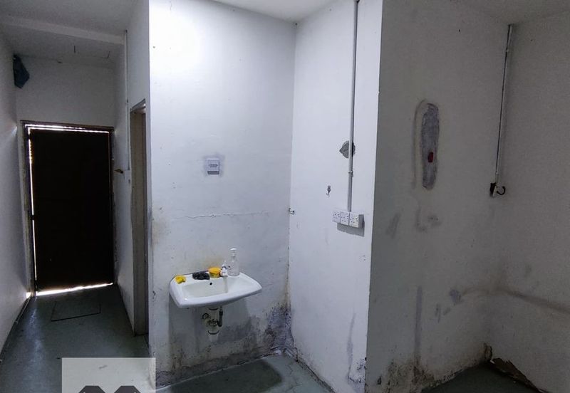 Taman Bidara Facing Main Road 2 Storey Shop Rahang Seremban For Sale!!