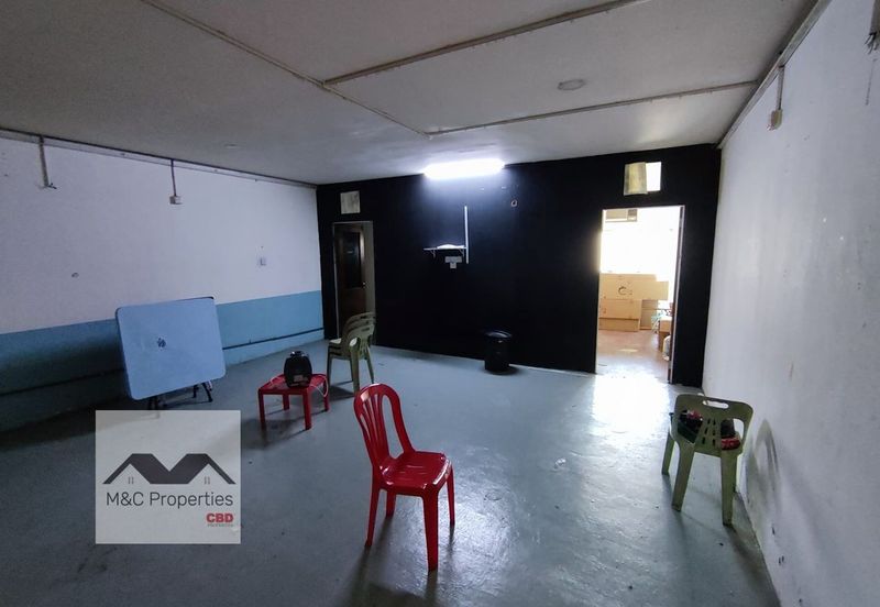 Taman Bidara Facing Main Road Ground Floor Shop Lot Rahang For Rent!!