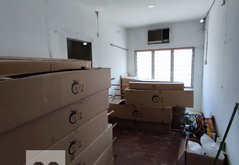 Taman Bidara Facing Main Road Ground Floor Shop Lot Rahang For Rent!!