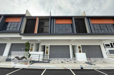 Ikon Centrio Brand New 2 Storey 24 x 75 Shop Lot Seremban 2 For Rent!!