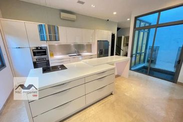 Mont Kiara 2 Storey Beautifully Bungalow Kuala Lumpur For Sale!!