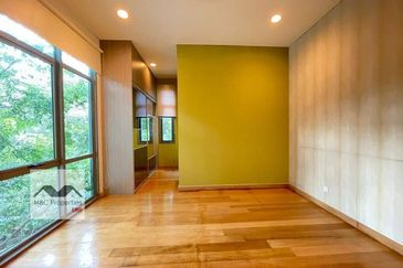 Mont Kiara 2 Storey Beautifully Bungalow Kuala Lumpur For Sale!!