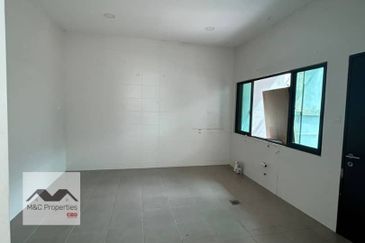 Serena 2.5 Storey Semi-D House Seremban 2 Heights For Sale!!