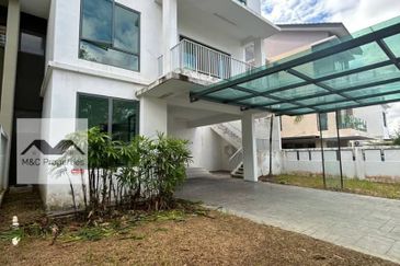 Serena 2.5 Storey Semi-D House Seremban 2 Heights For Sale!!