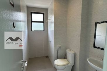 Serena 2.5 Storey Semi-D House Seremban 2 Heights For Sale!!